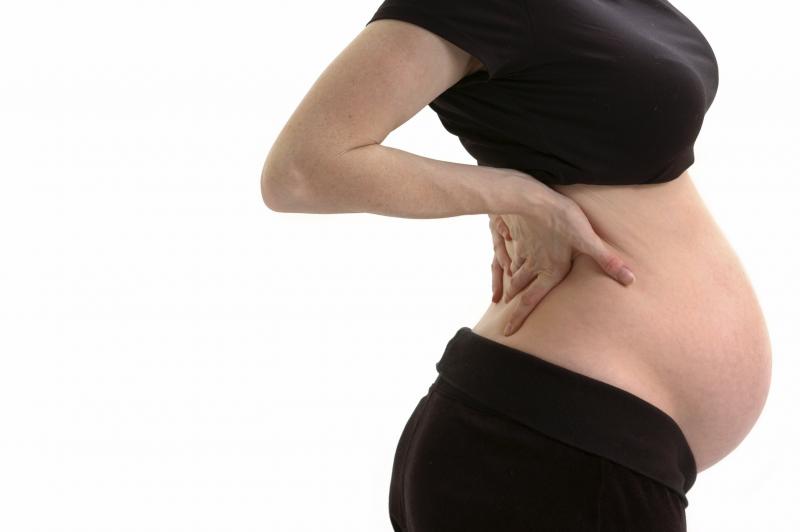 Pain in the right side of the abdomen in pregnant women