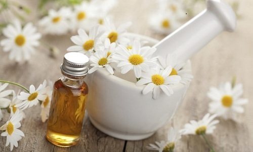 To treat hemorrhoids, you can add chamomile to water and take warm baths.