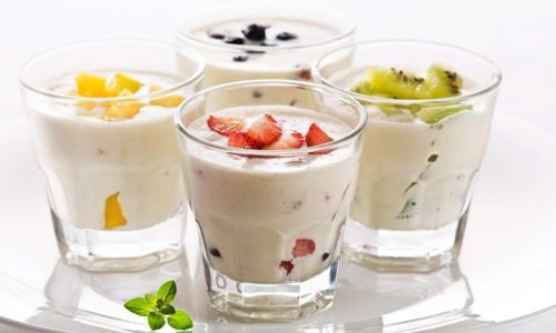 Snacks in the form of yogurt, yogurt or kefir are acceptable