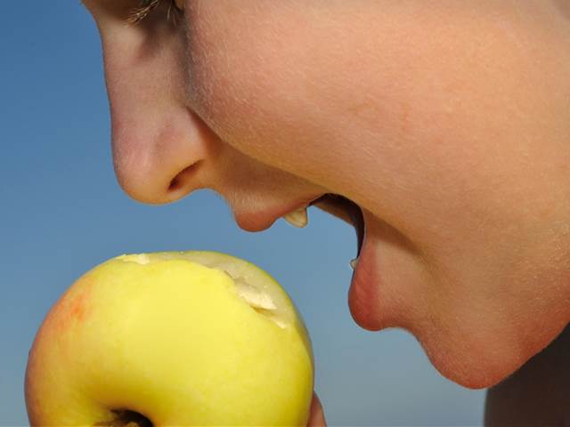 Heartburn from apples: causes and treatment