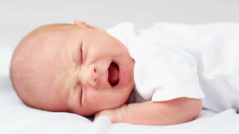 How to treat colic in newborns and why they start at night