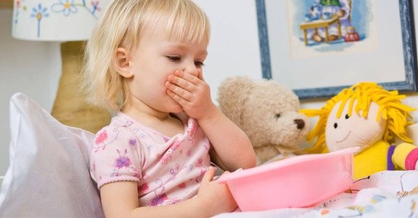 How to stop vomiting in a child with medications and folk remedies at home