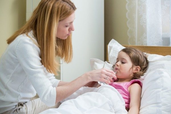 How to stop vomiting in a child with medications and folk remedies at home