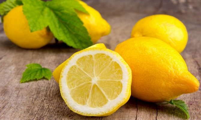 Лимон достаточно полезен для печени.