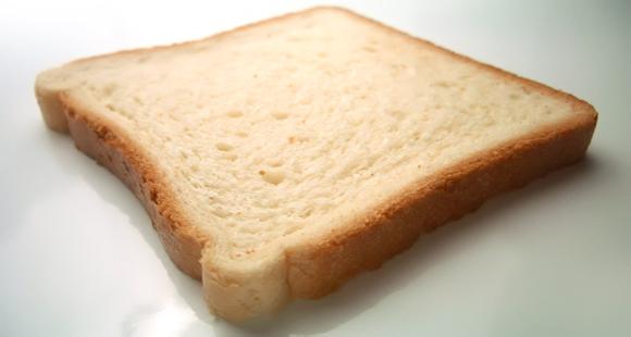 Ломтик белого хлеба