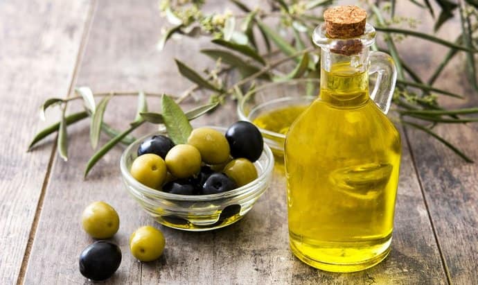 особенно полезным для печени считается оливковое масло.