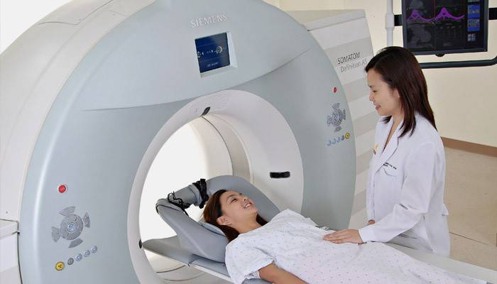 Carrying out an MRI of the intestines