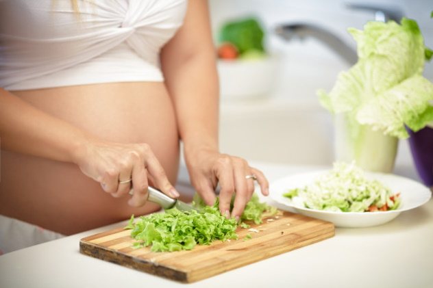 green diarrhea during pregnancy can be caused by an unhealthy diet with an abundance of greens and vegetables